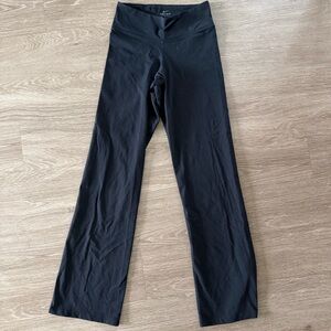 Nike legendary dri fit yoga pants sz M